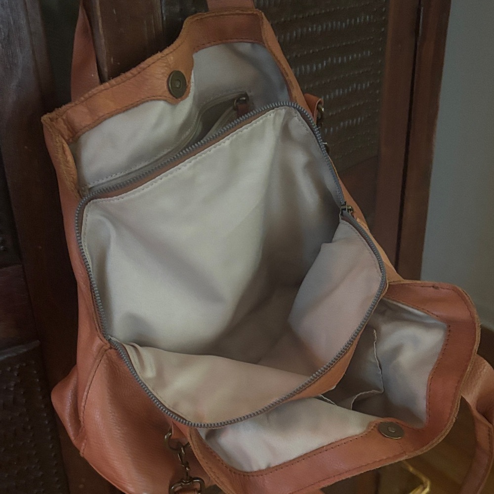 Classic Convertible Shoulder Bag in Tan Leatherette - Picture 4 of 4